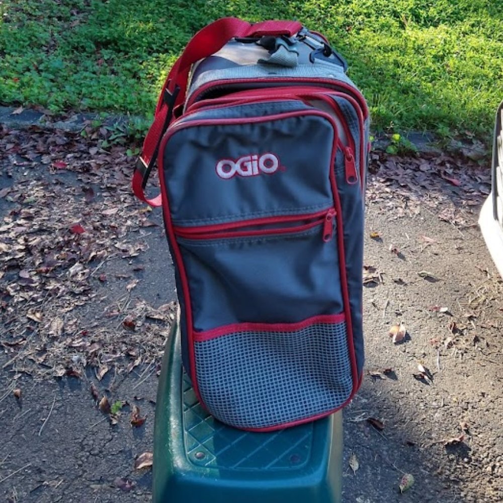 Oglio locker bag, grey with red trim